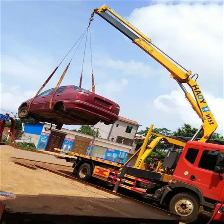 孝感吊车吊汽车的正确方法